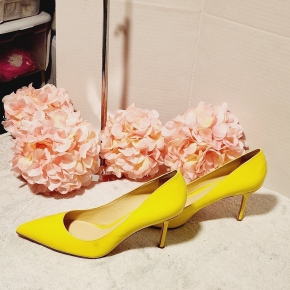 Elegant Yellow Heels - Picture 2 of 7